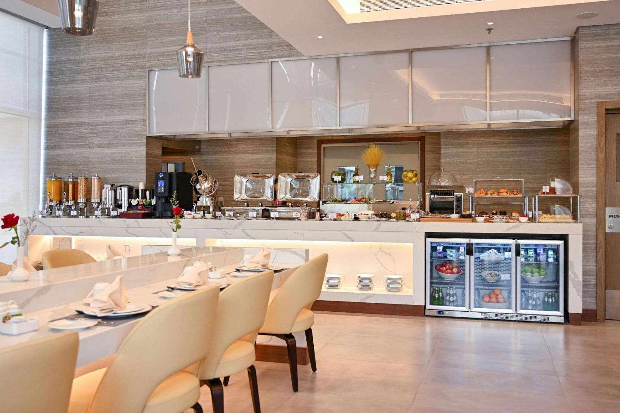 Comfort Hotel Riyadh Olaya Esterno foto