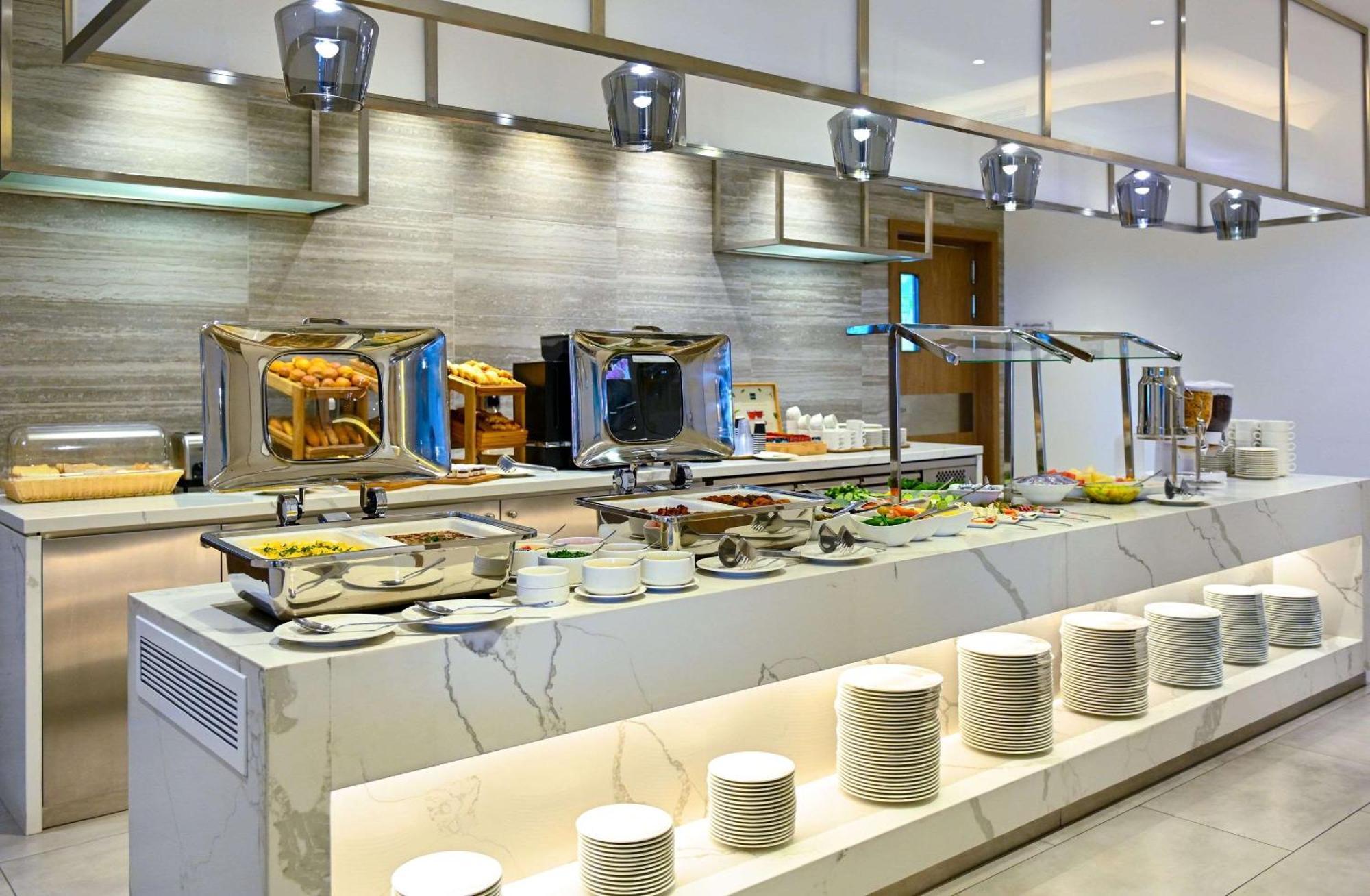 Comfort Hotel Riyadh Olaya Esterno foto